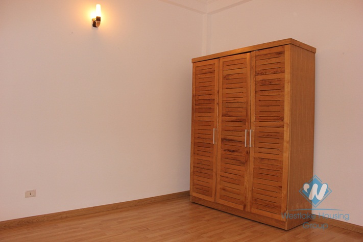 Brandnew house availble for rent in Nghi Tam village, Tay Ho, Hanoi